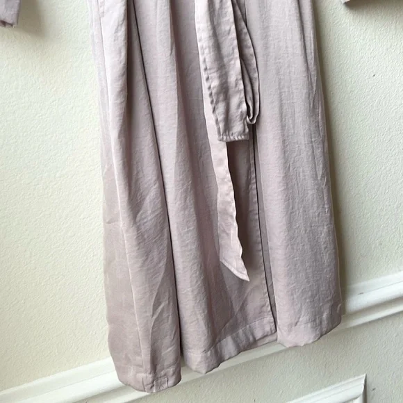 Barefoot Dreams Washed Satin Notch Collar Robe in Feather Sz S